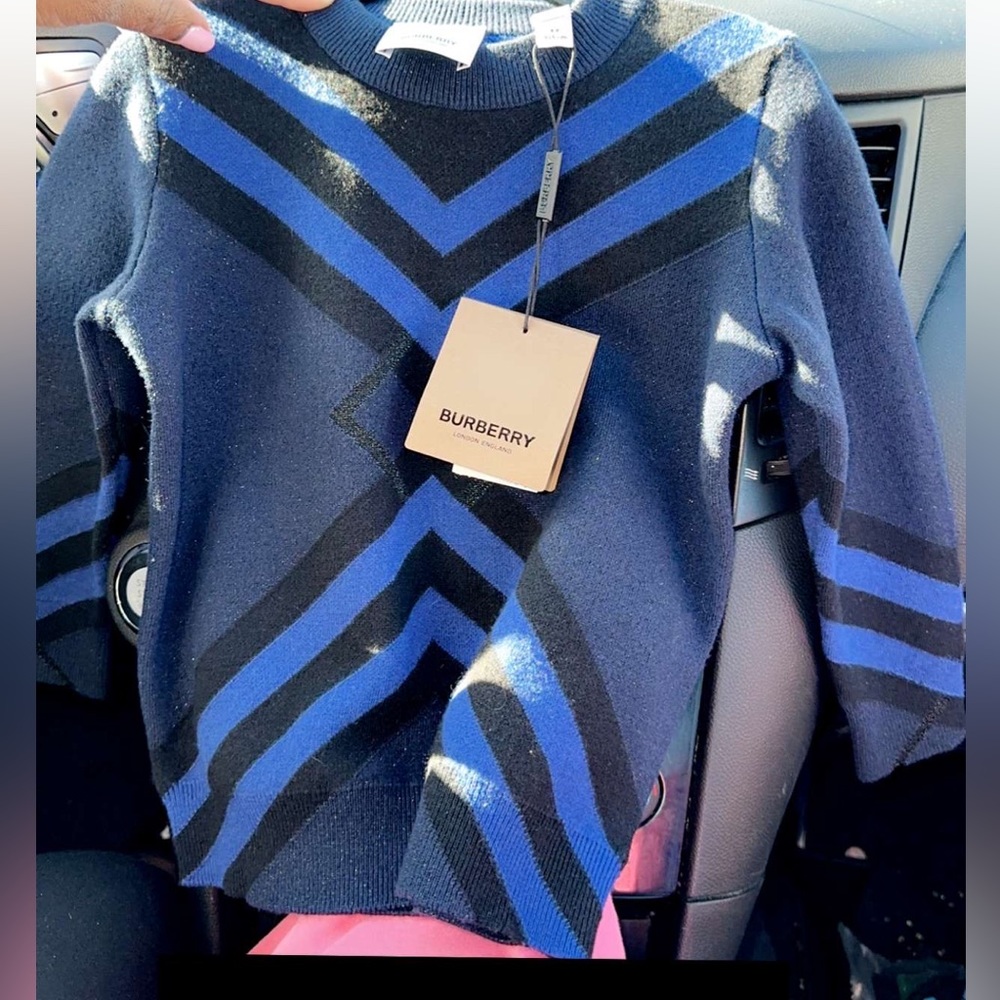 Boys size 4Y brand new Burberry sweater